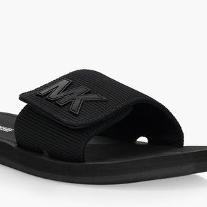 New Authentic Michael Kors Slide- Size 8 🖤